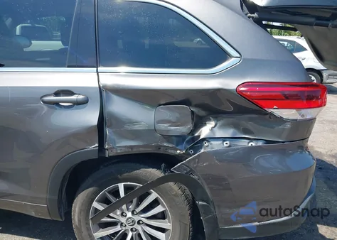 2017 Toyota Highlander Xle z USA, uszkodzony, nr VIN 5TDJZRFH6HS415733